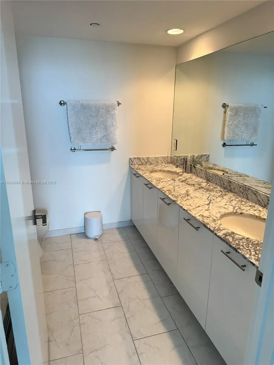 950 Brickell Bay Dr, #3710, Miami, Florida, United States. - Photo 33