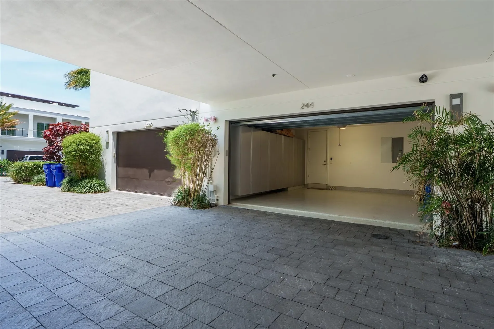Exterior photo 3