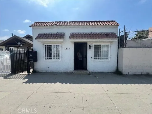 5881 S Broadway Avenue, Los Angeles, CA 90003, Los Angeles, California, United States. - Photo 6