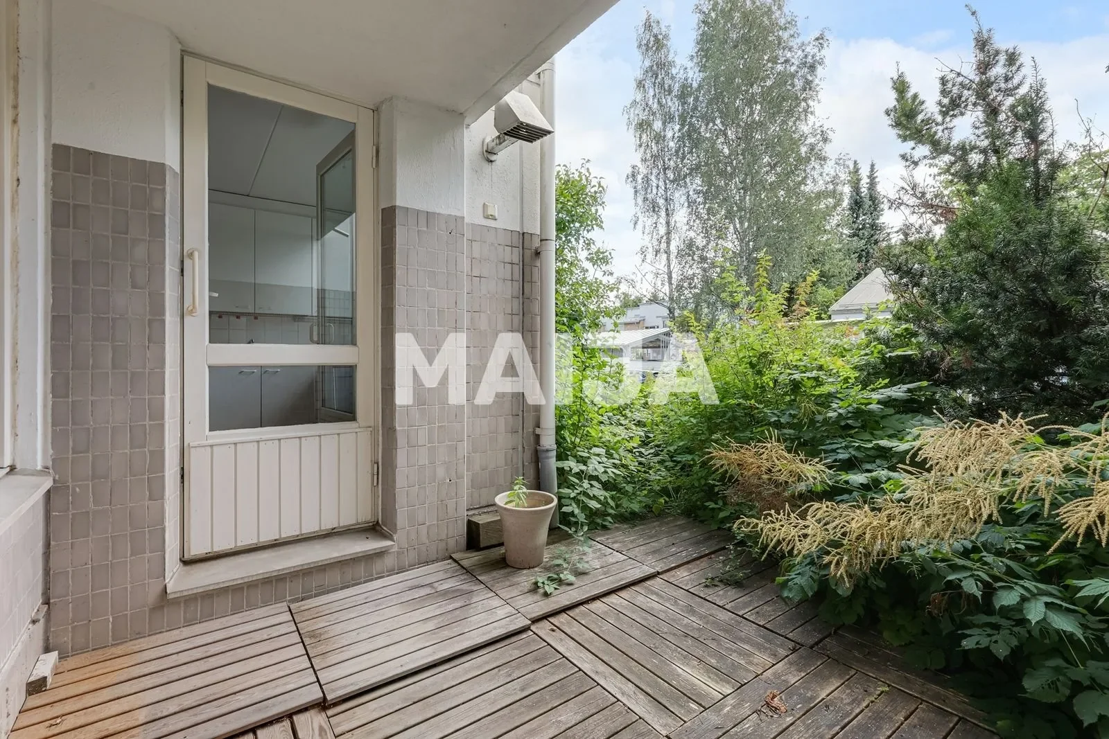 Exterior photo 3