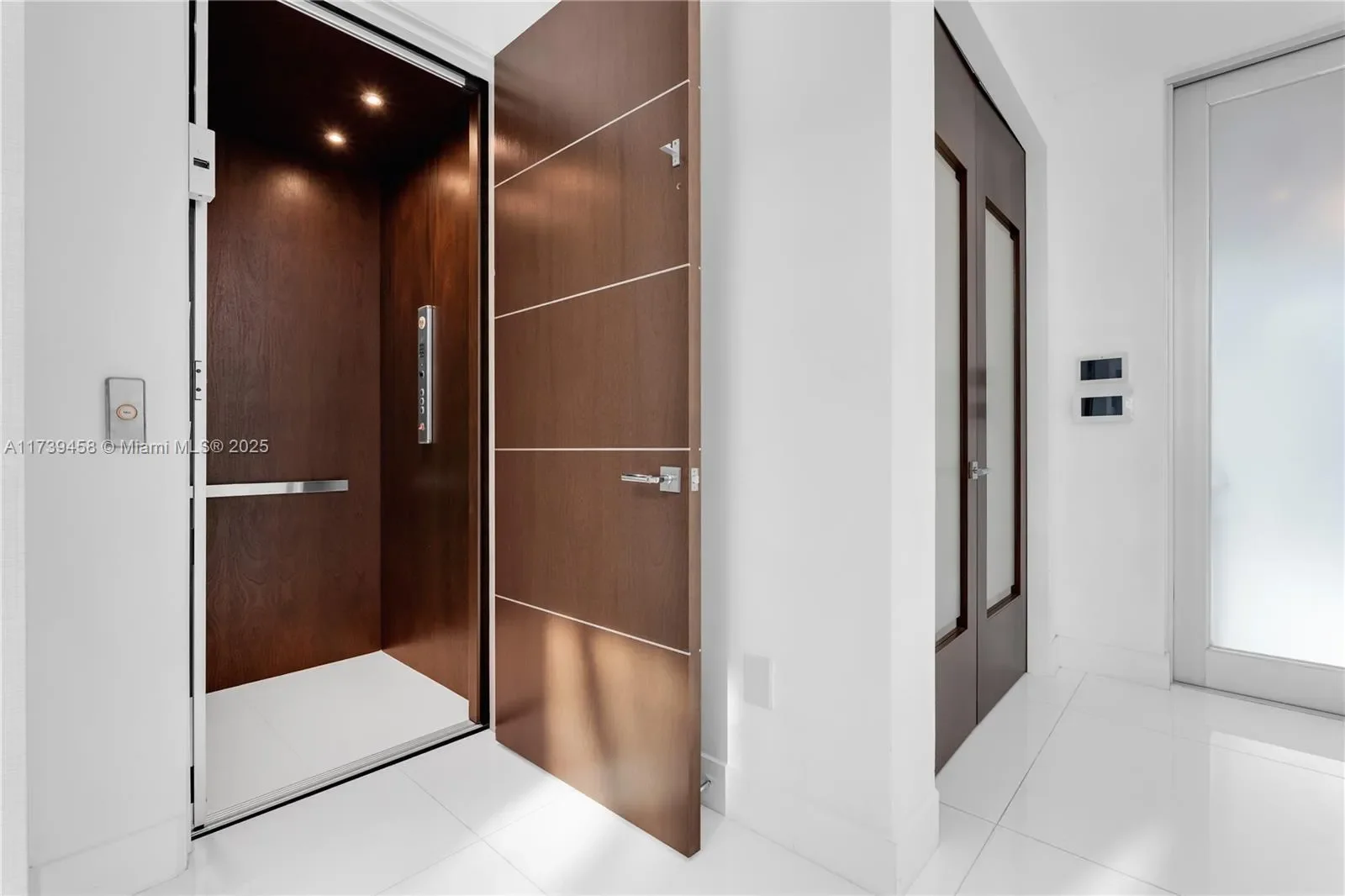 300 Royal Plaza Dr, Fort Lauderdale, Florida, United States. - Photo 29