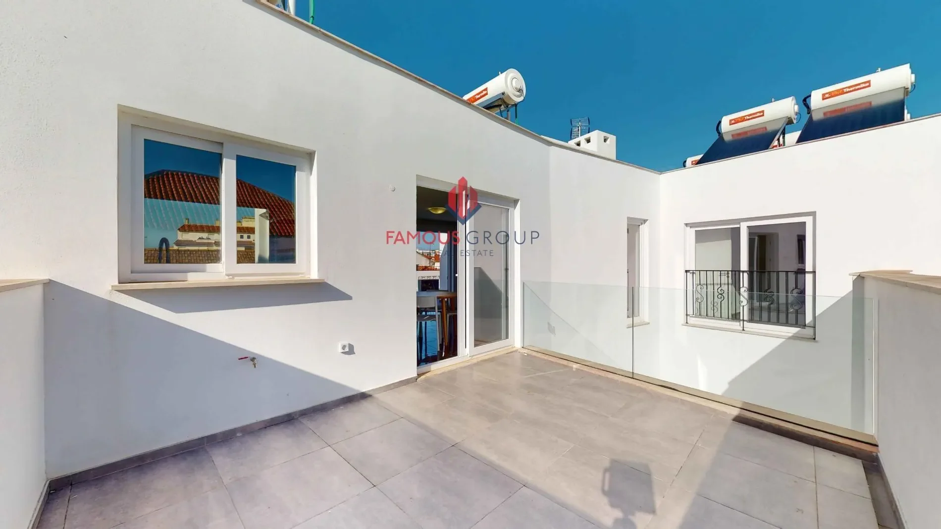 Exterior photo 6