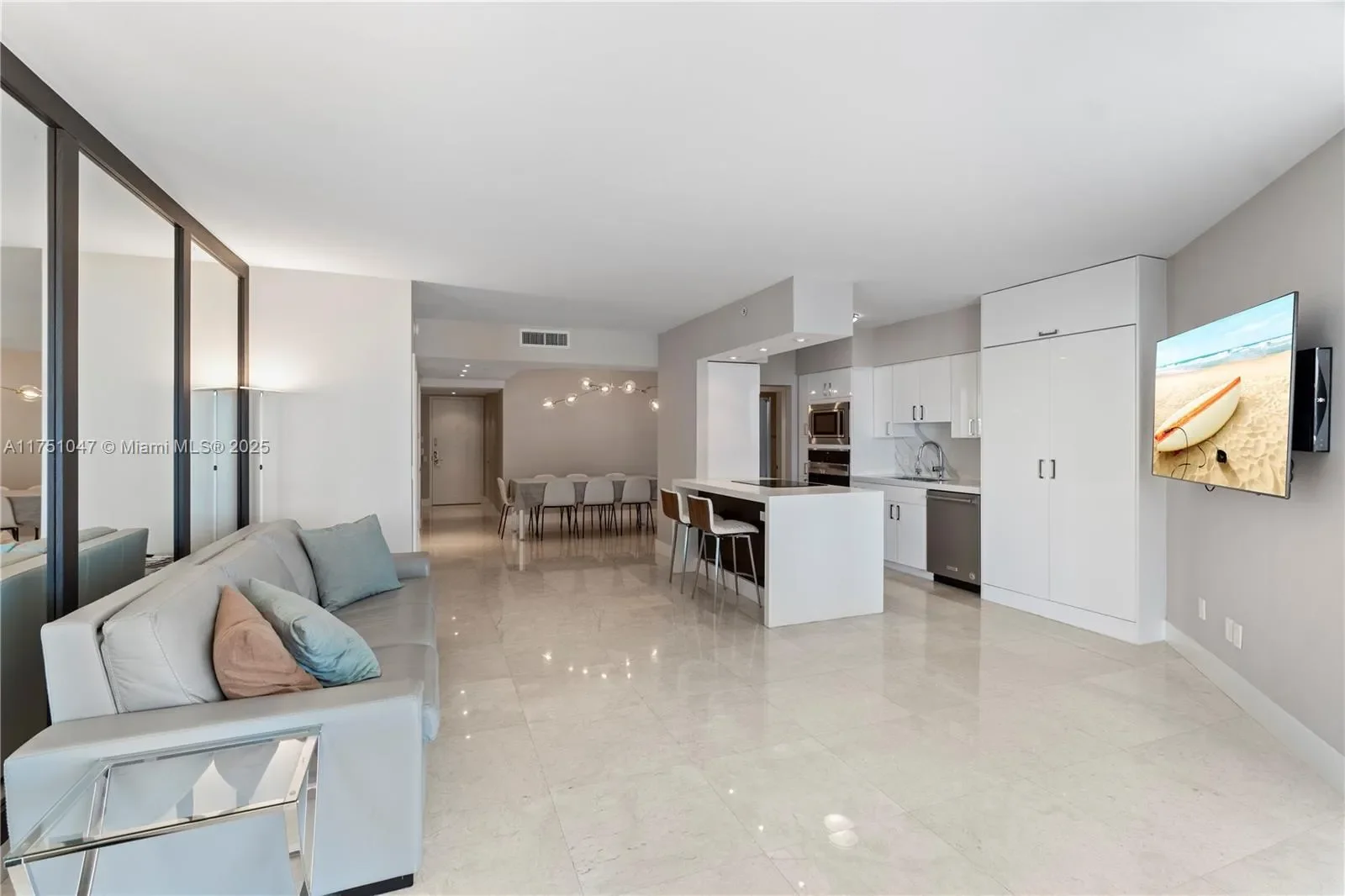 4779 Collins Ave 2204, Miami Beach, Florida, United States. - Photo 1
