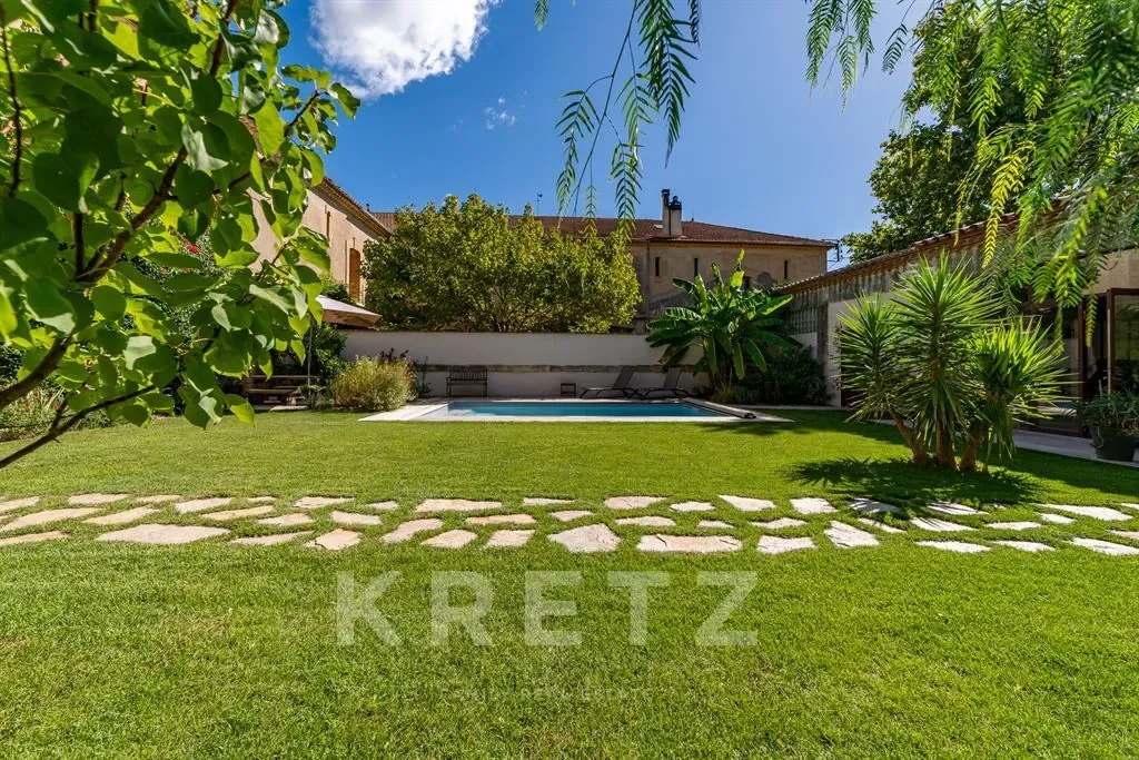 Exterior photo 4