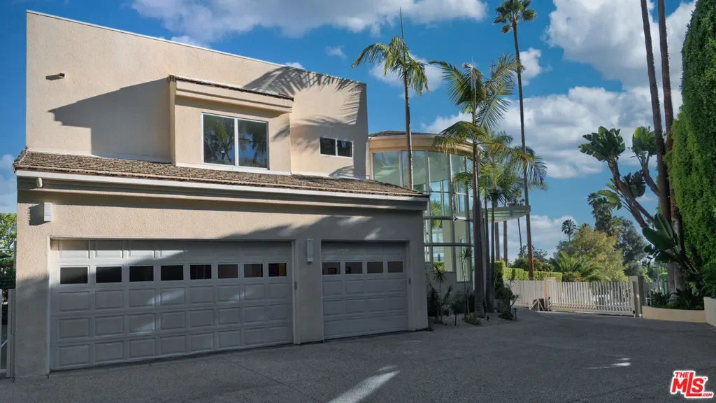 816 Monte Leon Drive, Beverly Hills, California, United States. - Photo 13