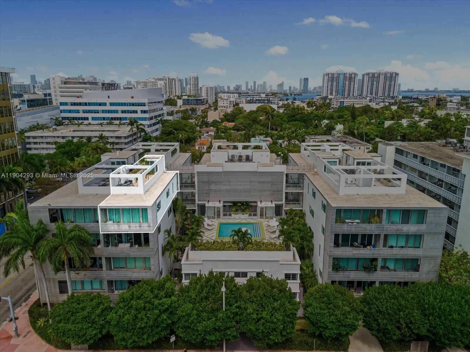 Exterior photo 6