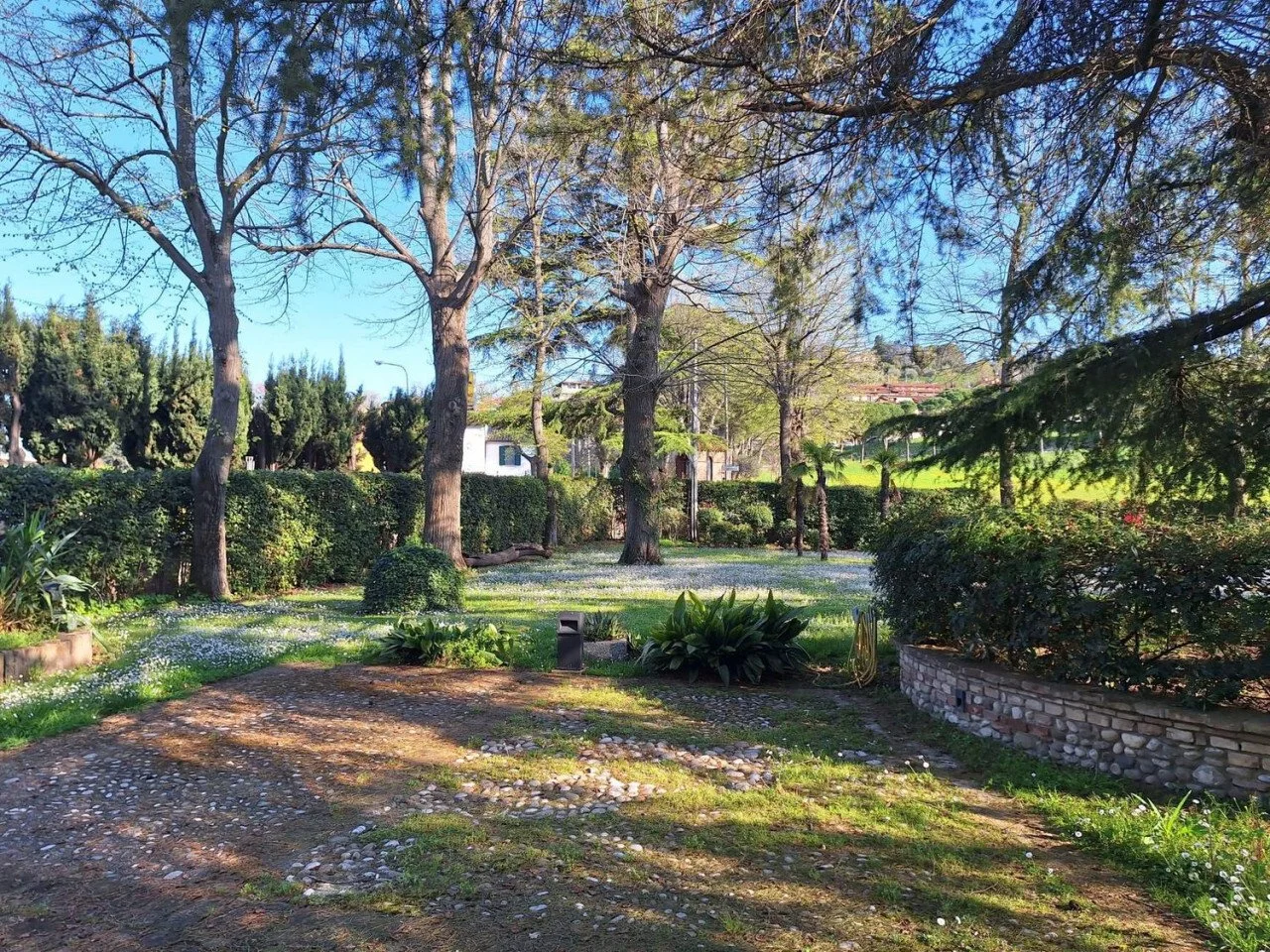 Exterior photo 4