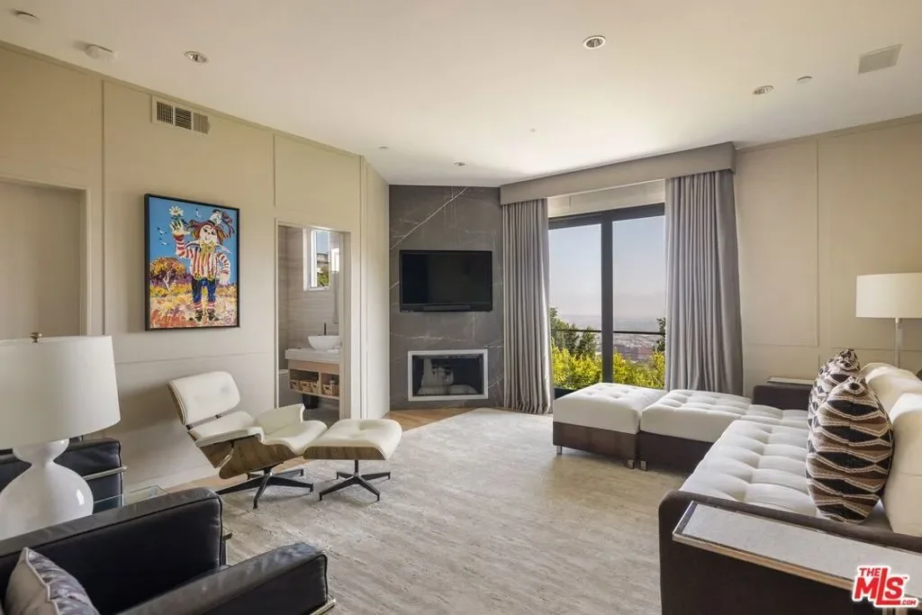 1573 Sunset Plaza Drive, Los Angeles, California, United States. - Photo 18
