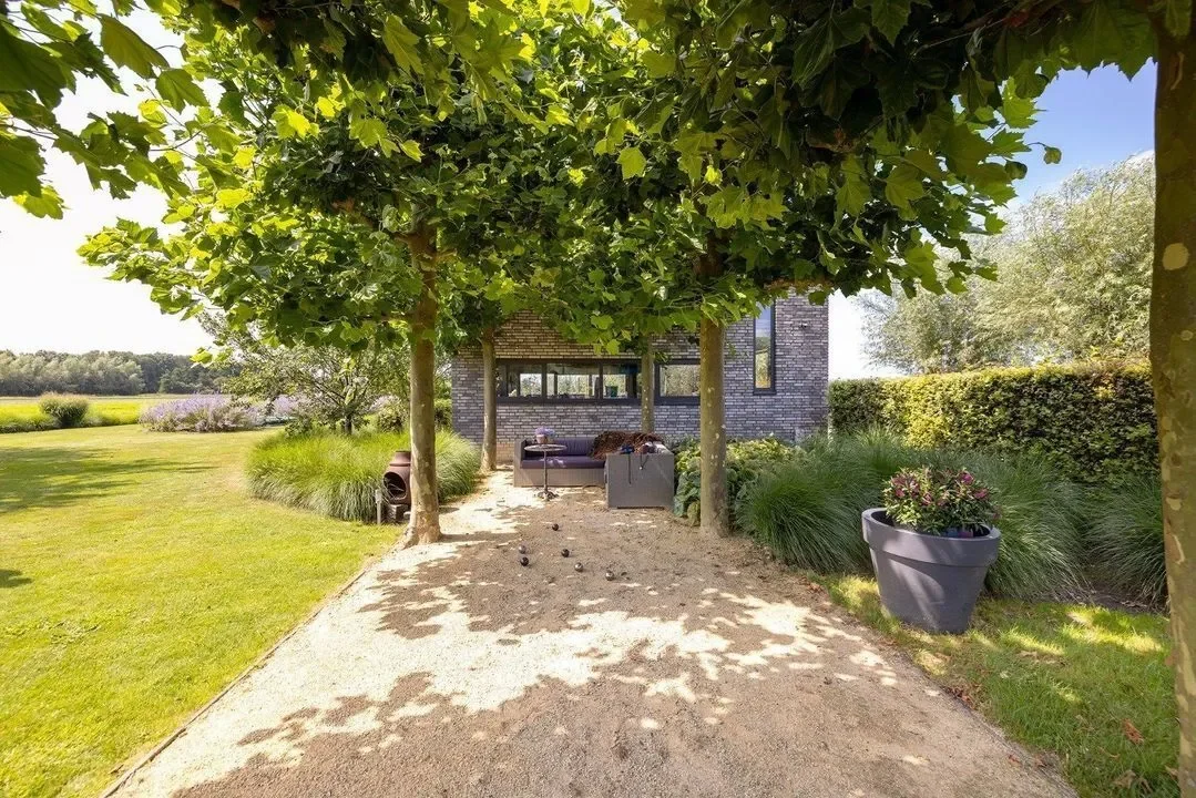Exterior photo 11