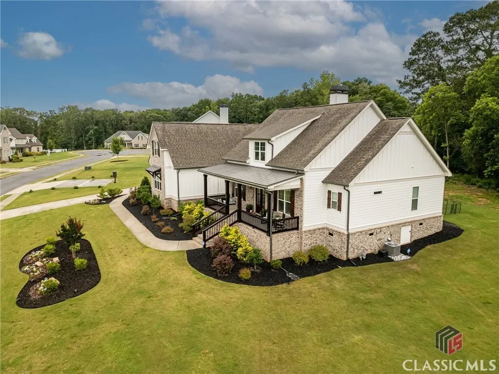 Single Family Residence in Bogart