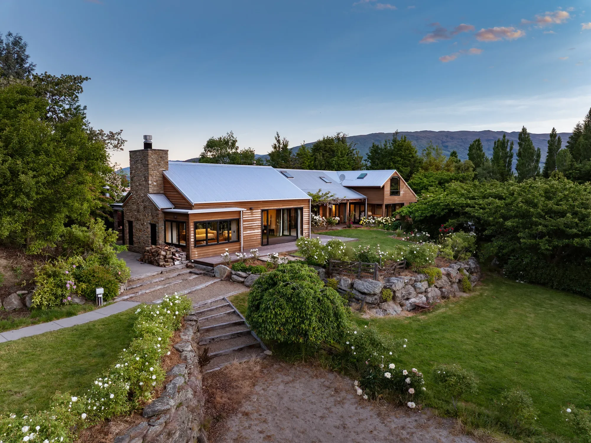 Exterior photo 4