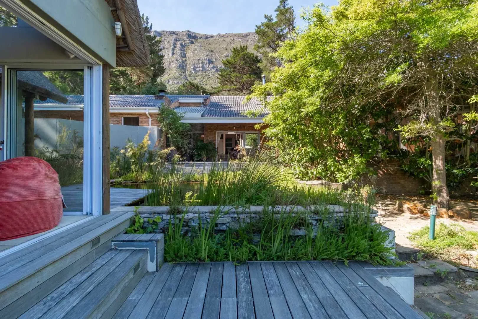 Exterior photo 7
