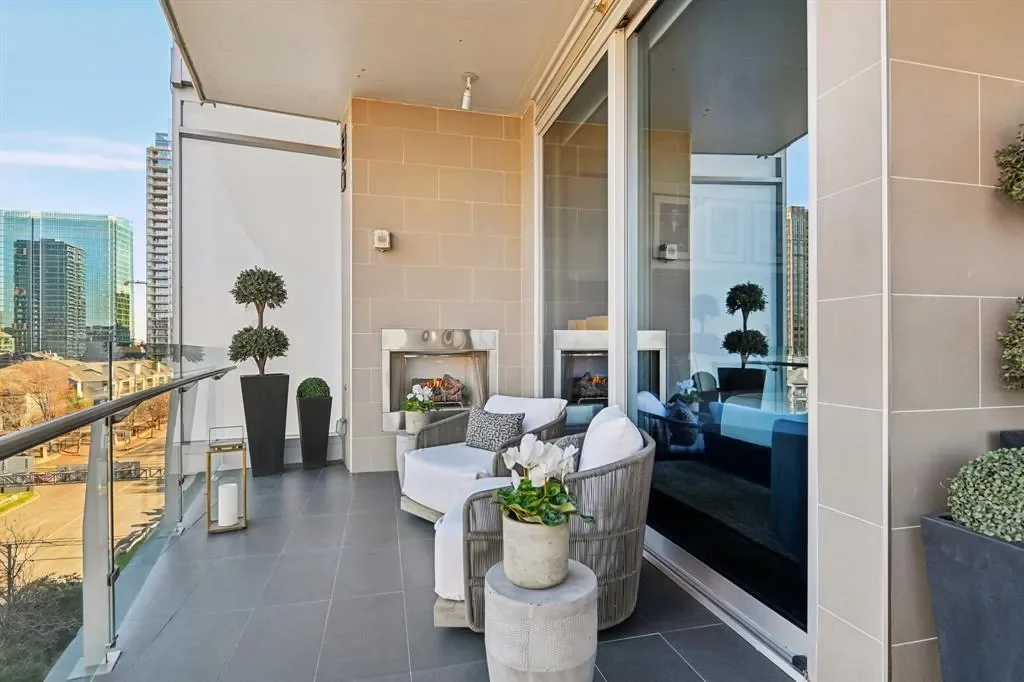 3130 N Harwood Street 705, Dallas, Texas, United States. - Photo 25