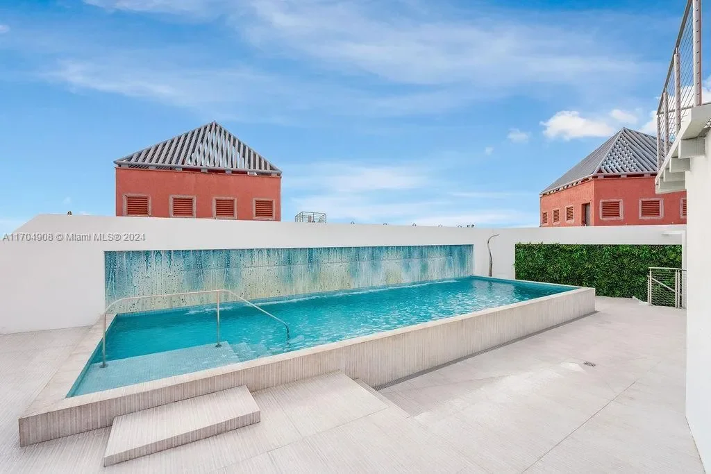 300 S Pointe Dr, #PH-5, Miami Beach, Florida, United States. - Photo 11
