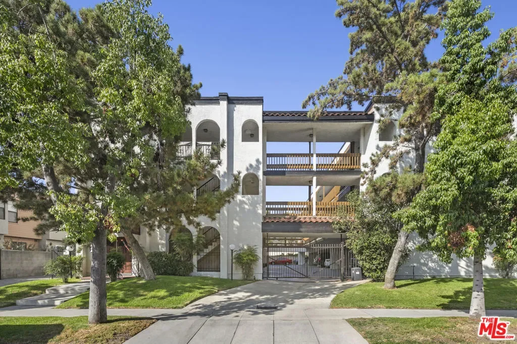 629 E Elk Avenue, Glendale, California, United States. - Photo 7