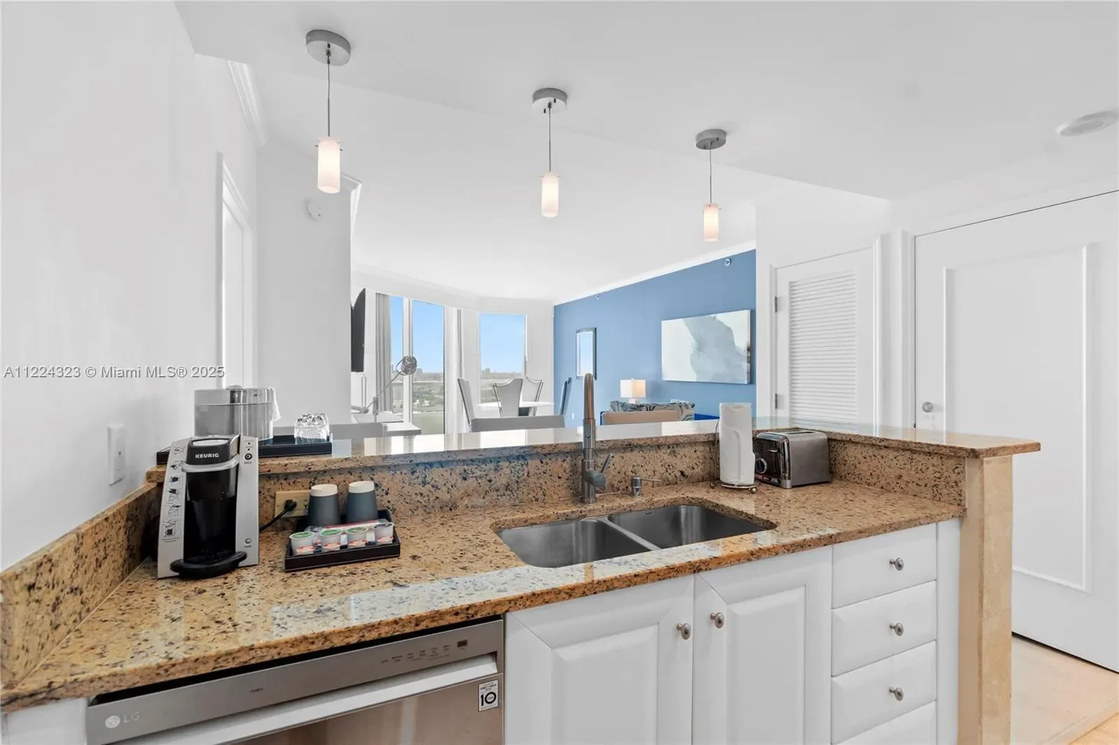 4401 COLLINS AV 2906/2908, Miami Beach, Florida, United States. - Photo 15