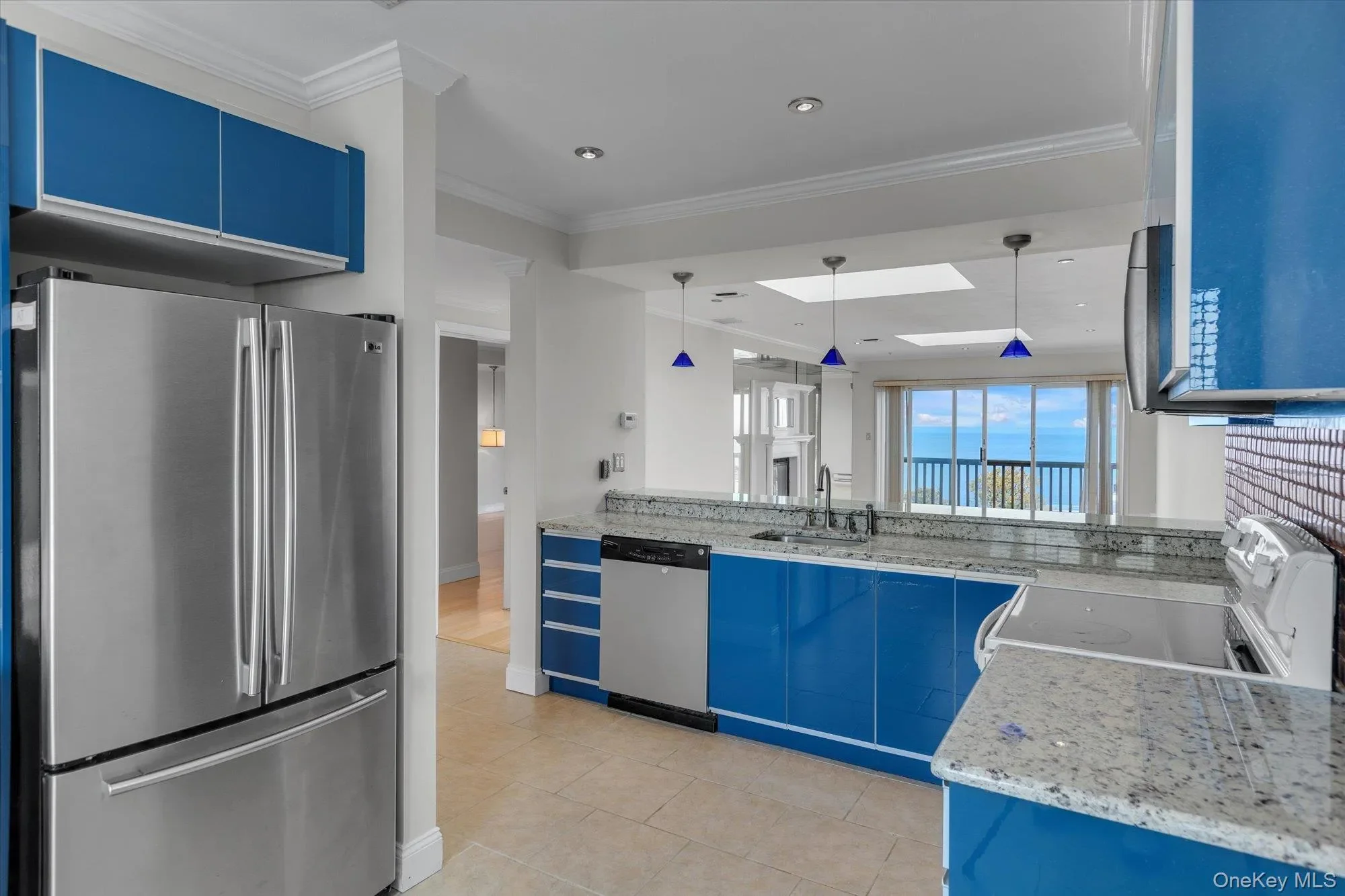 209 Fox Hill Drive, Calverton, New York, United States. - Photo 7