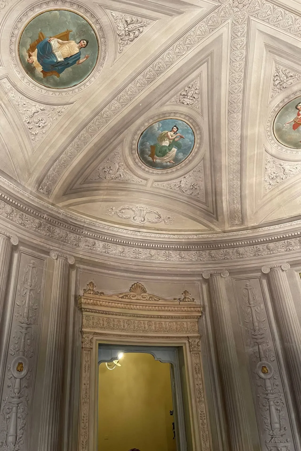 Piazza Cavour, Bologna, Emilia-Romagna, Italy. - Photo 38