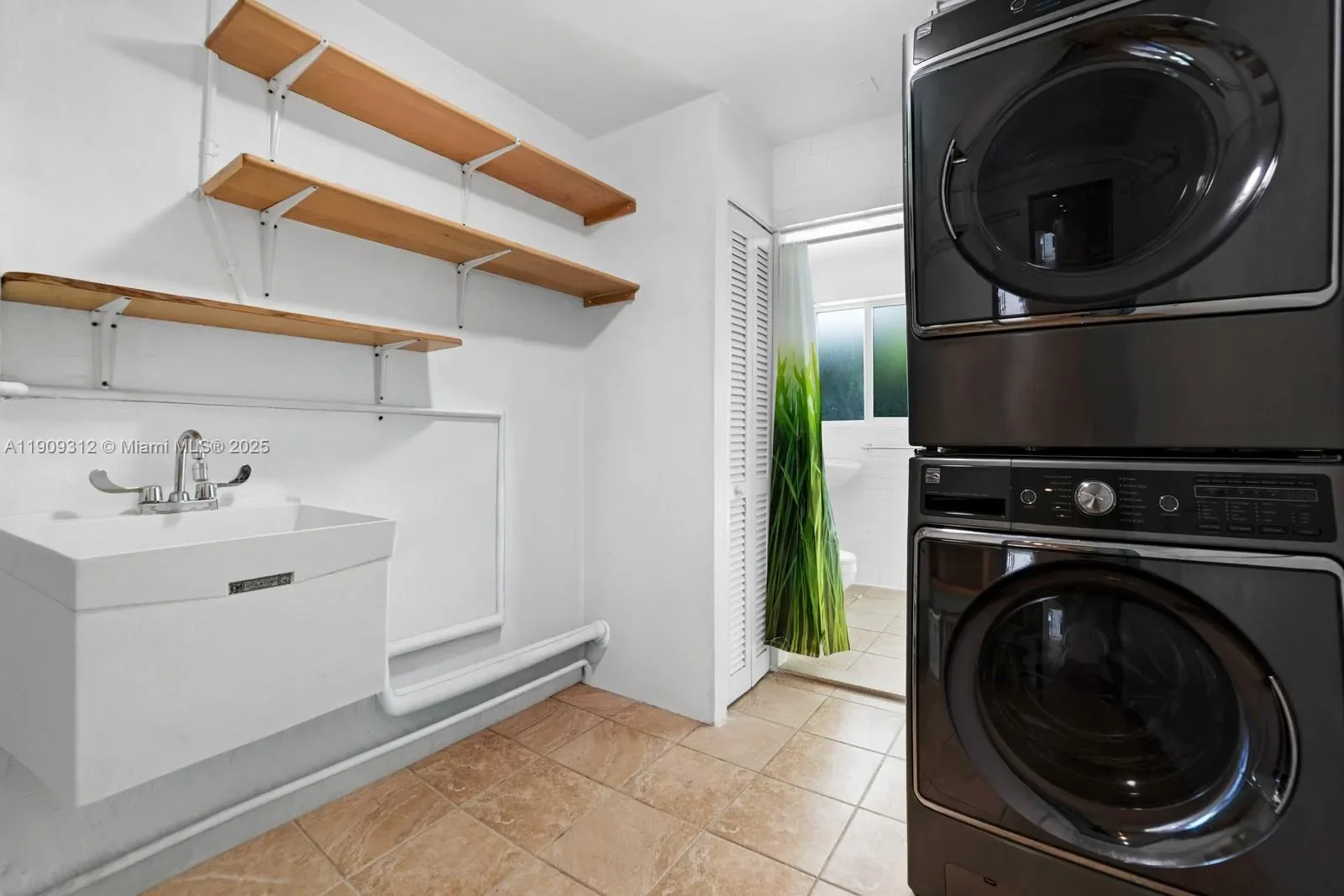 3470 N Meridian Ave, Miami Beach, Florida, United States. - Photo 31