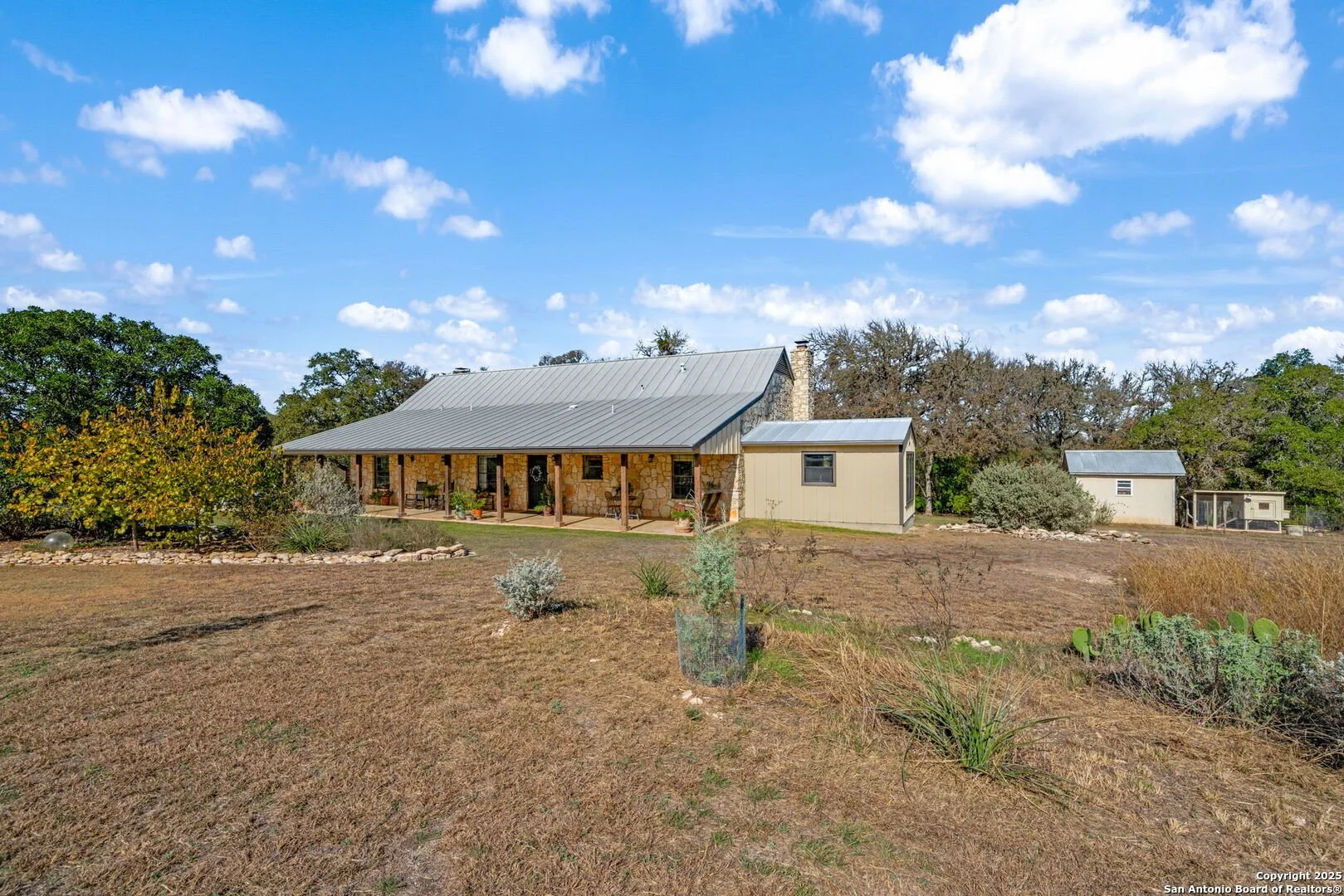 Exterior photo 4