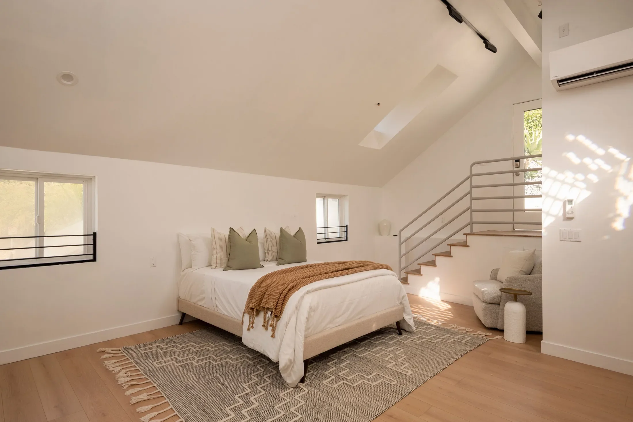 11268 Sunshine Terrace , Studio City, CA 91604, Los Angeles, California, United States. - Photo 10