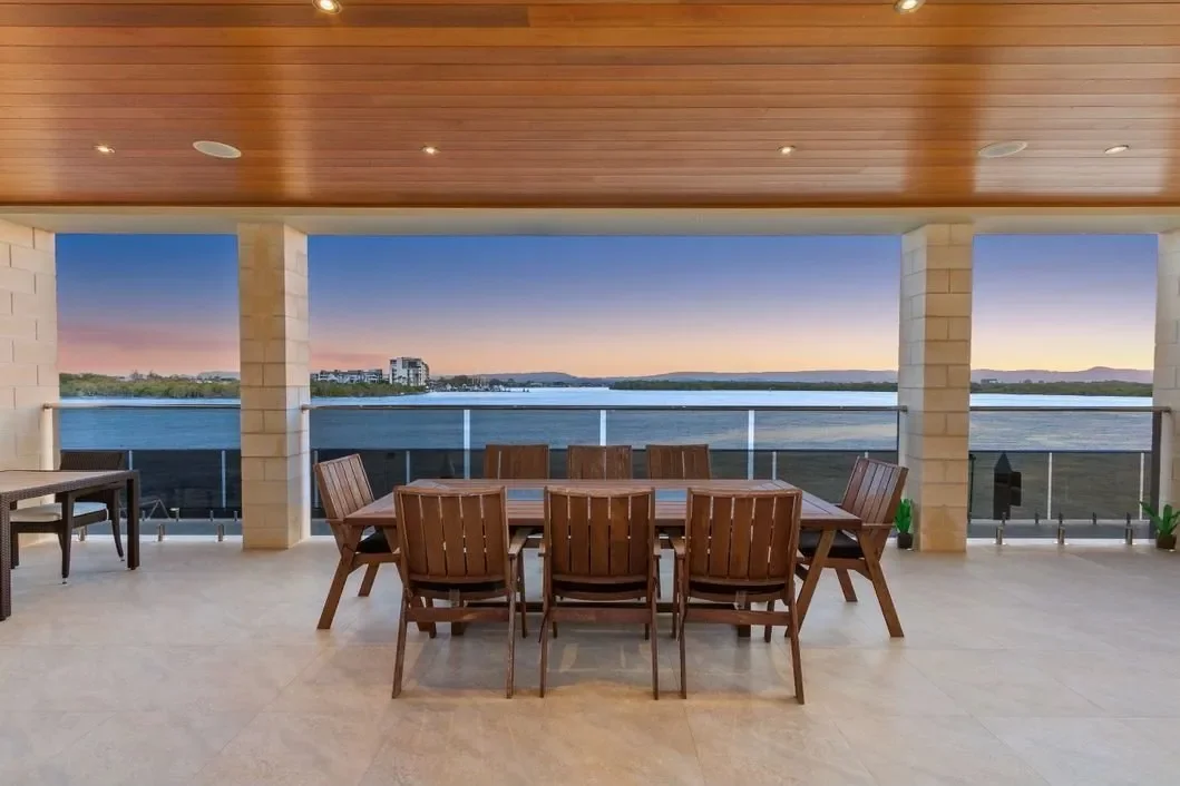 SOVEREIGN ISLANDS, Knightsbridge Parade West, Paradise Point, Queensland, Australia. - Photo 1