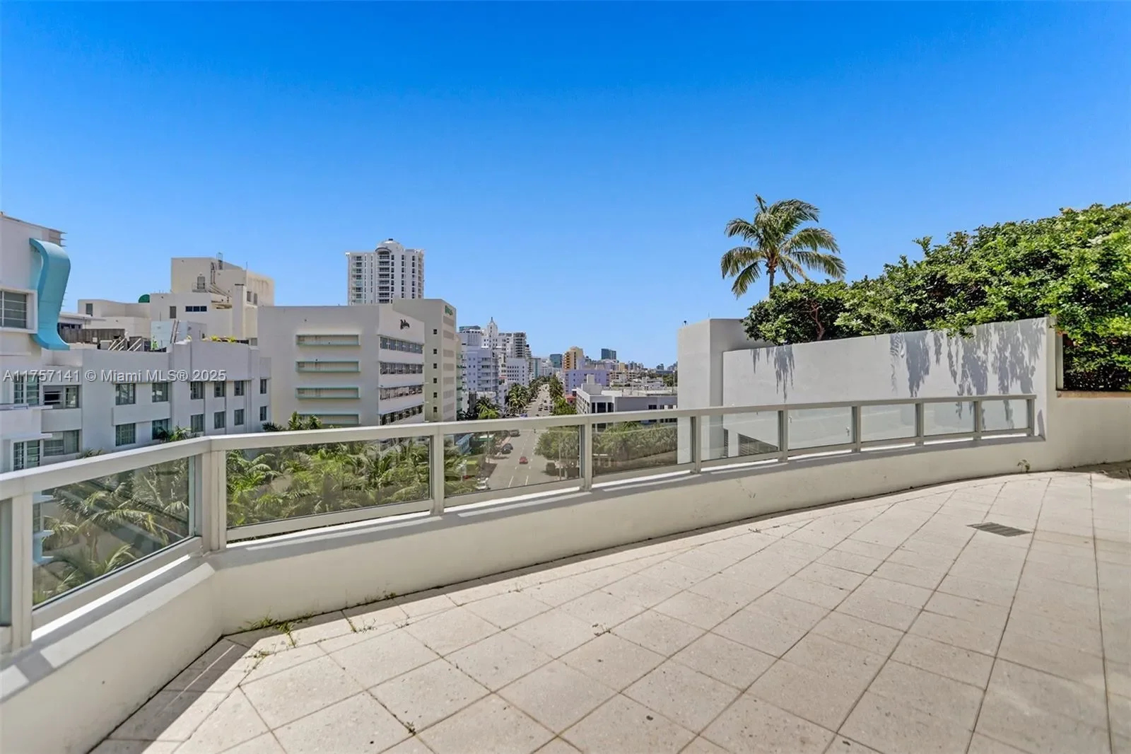 4401 Collins Ave 702/704, Miami Beach, Florida, United States. - Photo 7