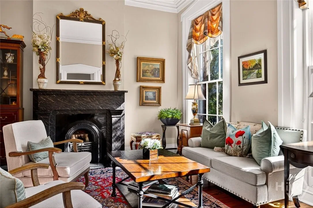 208 E Liberty Street, Savannah, Georgia, United States. - Photo 2