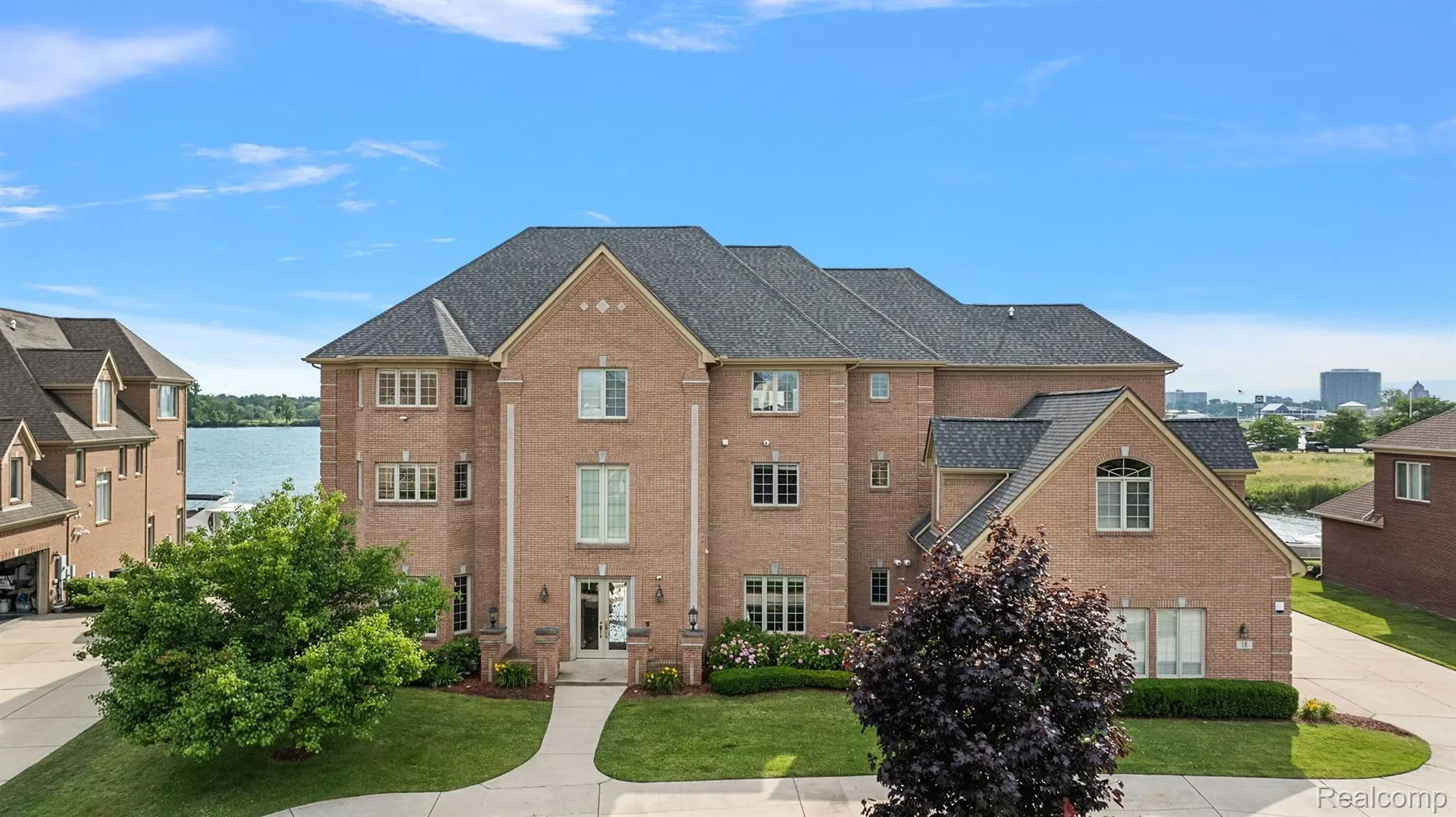 18 SAND BAR Lane, Detroit, MI 48214, Detroit, Michigan, United States. - Photo 36