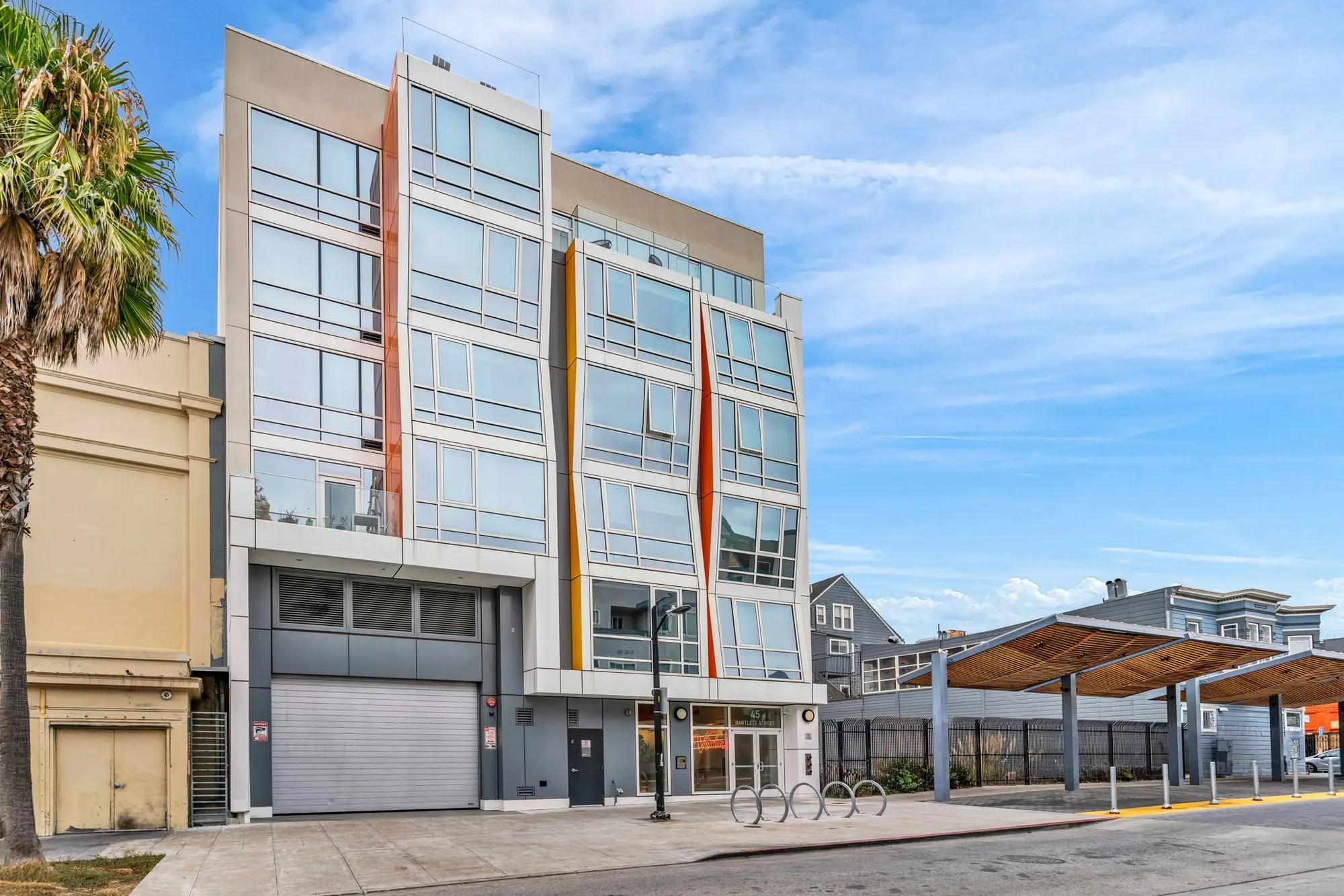 Exterior photo 2
