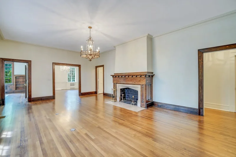 302 E 46th Street, Savannah, Georgia, United States. - Photo 2