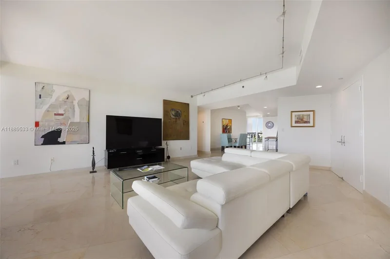 1000 S Pointe Dr 703, Miami Beach, Florida, United States. - Photo 14