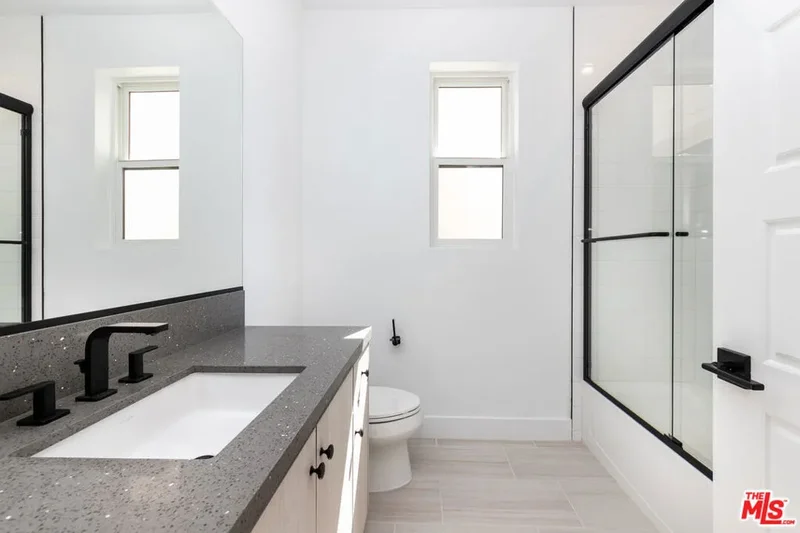 11770 N Hillsborough Lane, Los Angeles, California, United States. - Photo 48