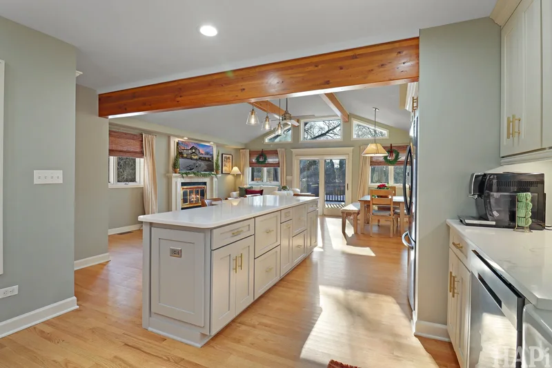 15043 W Buckley Road , Libertyville, IL 60048, Libertyville, Illinois, United States. - Photo 15