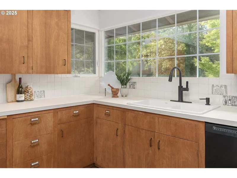 245 W 30th Ave, Eugene, OR 97405, Eugene, Oregon, United States. - Photo 11