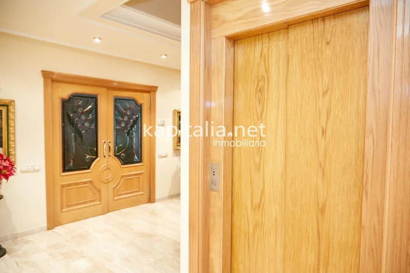 Spectacular Luxury Townhouse In The Centre Of Albaida.