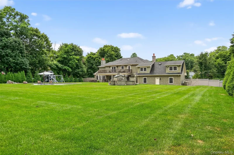 23 Gloria Lane, Huntington, NY 11743, Halesite, New York, United States. - Photo 11