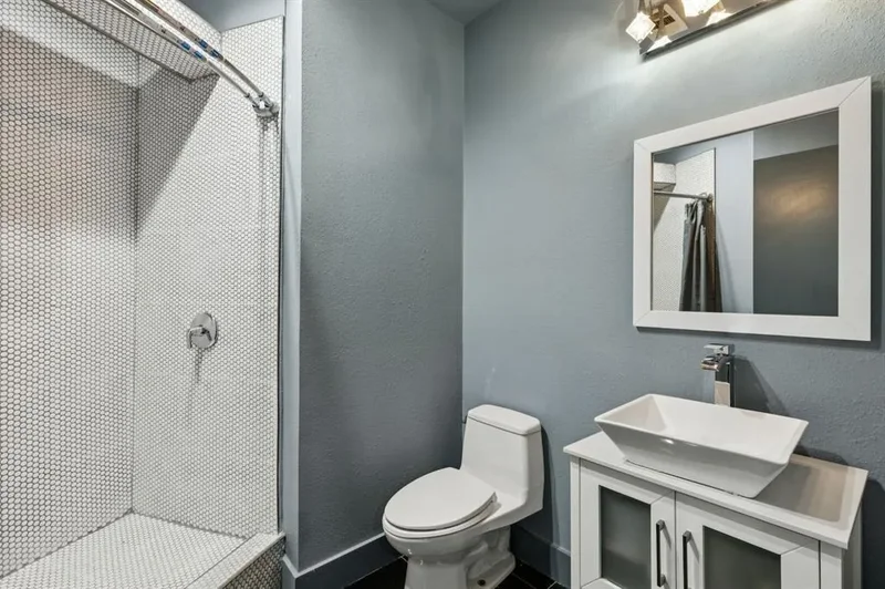 817 N Shore Drive, Lewisville, Texas, United States. - Photo 29