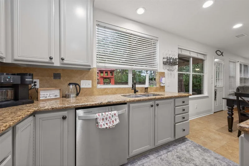 42 W Gaslight Place, The Woodlands, TX 77382, The Woodlands, Texas, United States. - Photo 19