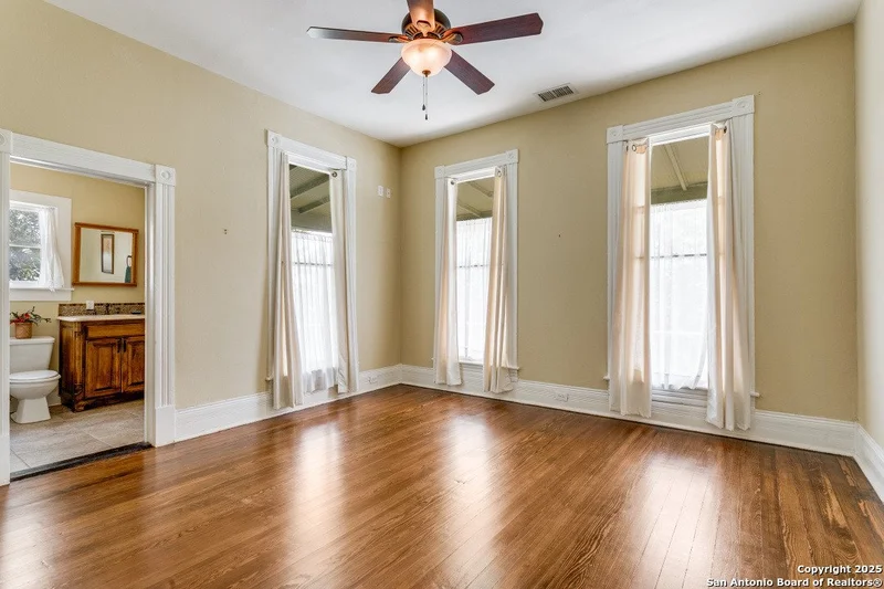 305 W Ashby, San Antonio, TX 78212, San Antonio, Texas, United States. - Photo 24