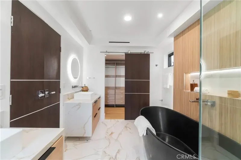 214 El Porto Street, Manhattan Beach, California, United States. - Photo 21