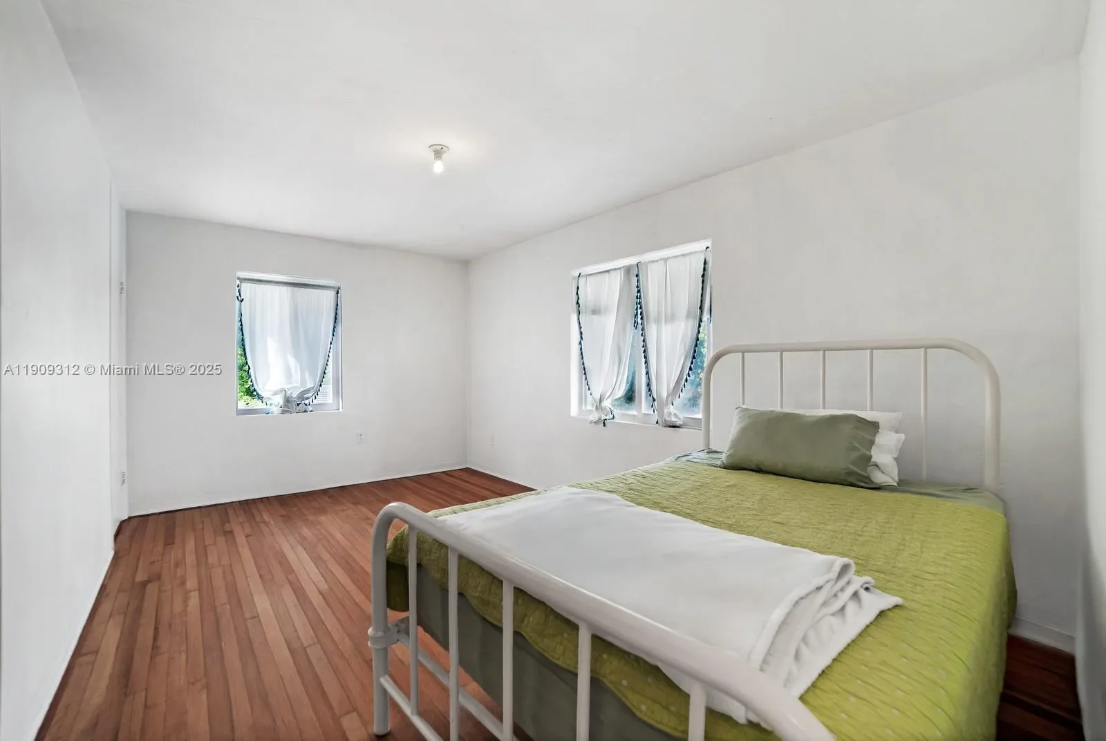 3470 N Meridian Ave, Miami Beach, Florida, United States. - Photo 7