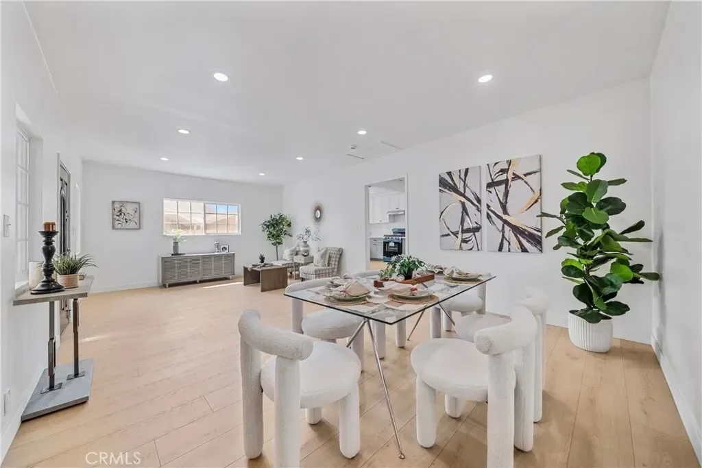 2035 Las Colinas Avenue, Los Angeles, California, United States. - Photo 6