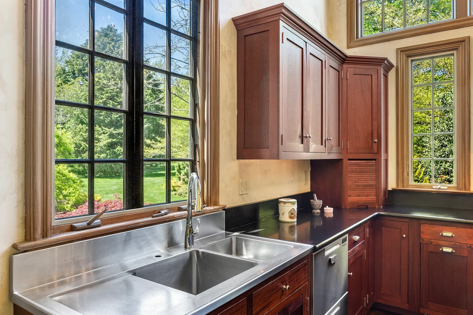 14 Leroy Avenue, Newport, RI 02840, Newport, Rhode Island, United States. - Photo 16