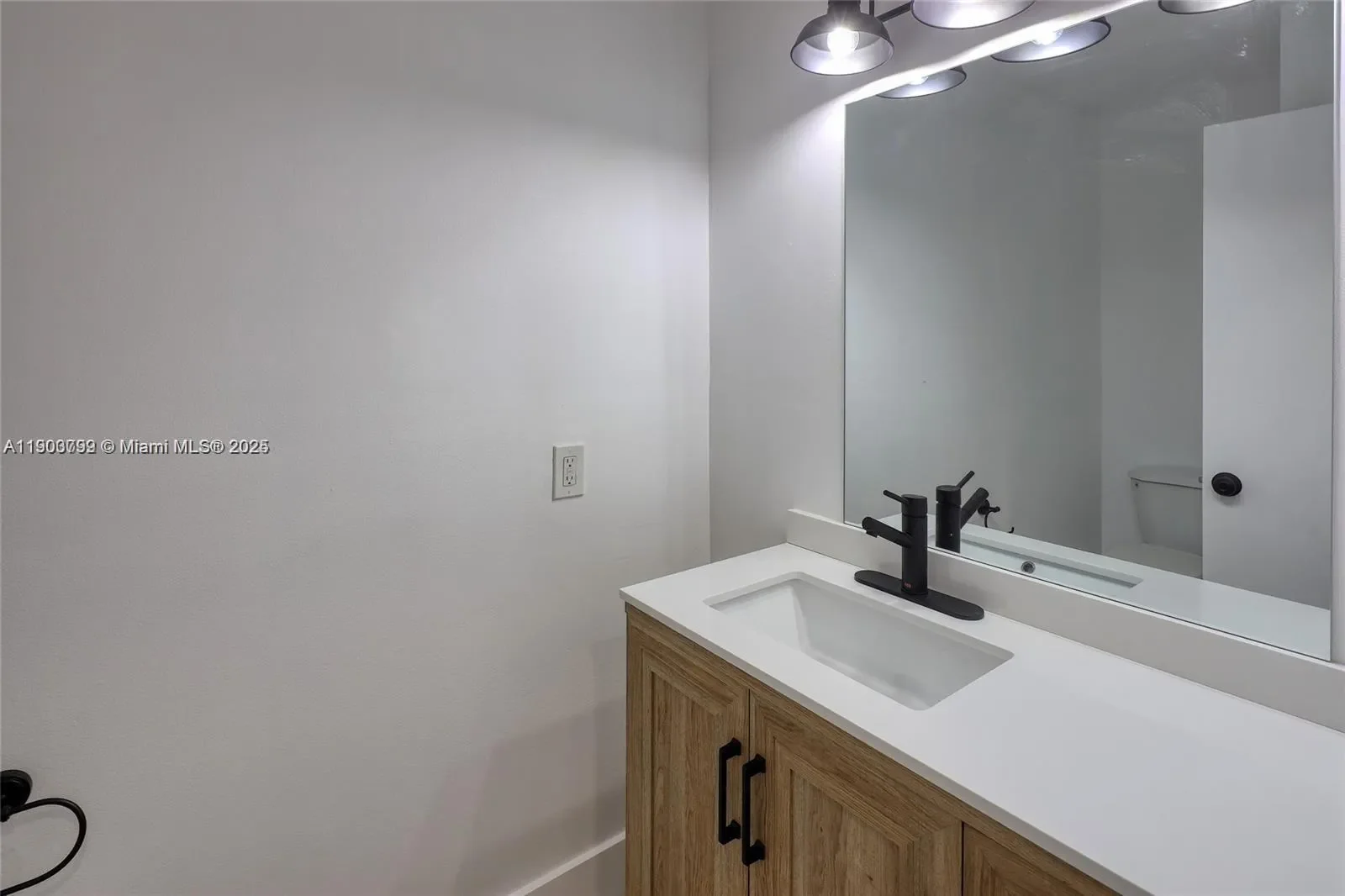 3905 Adra Ave, Doral, Florida, United States. - Photo 15