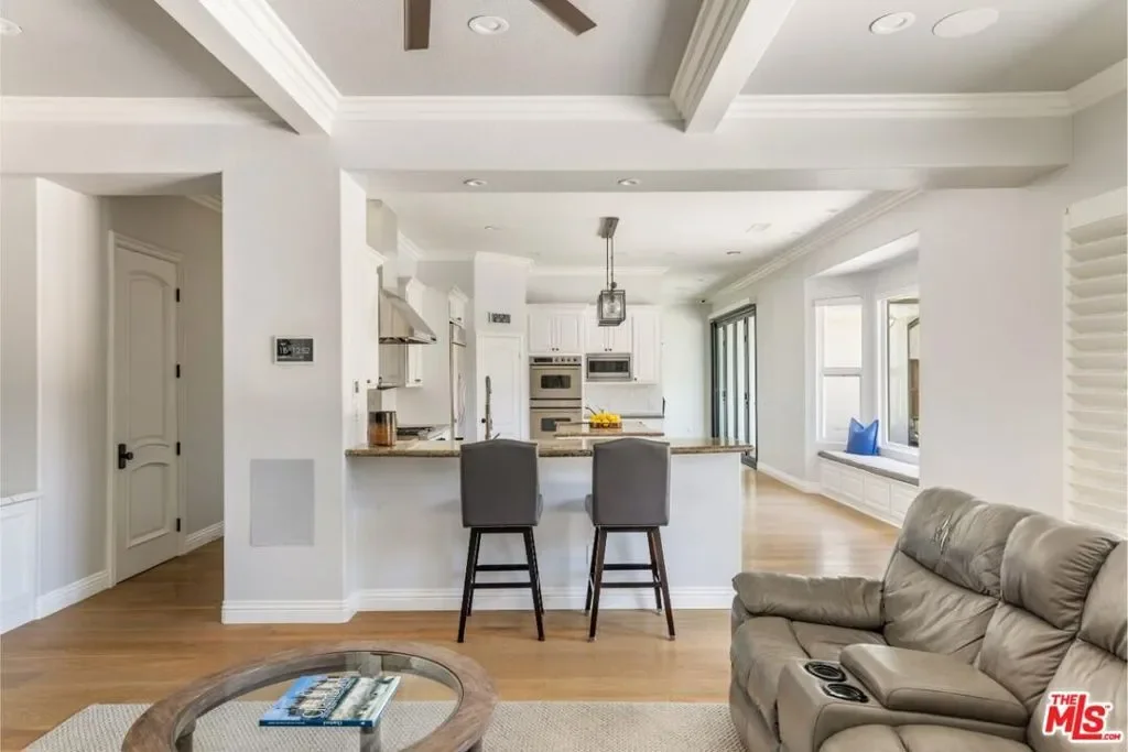 22623 Califa Street, Los Angeles, California, United States. - Photo 11