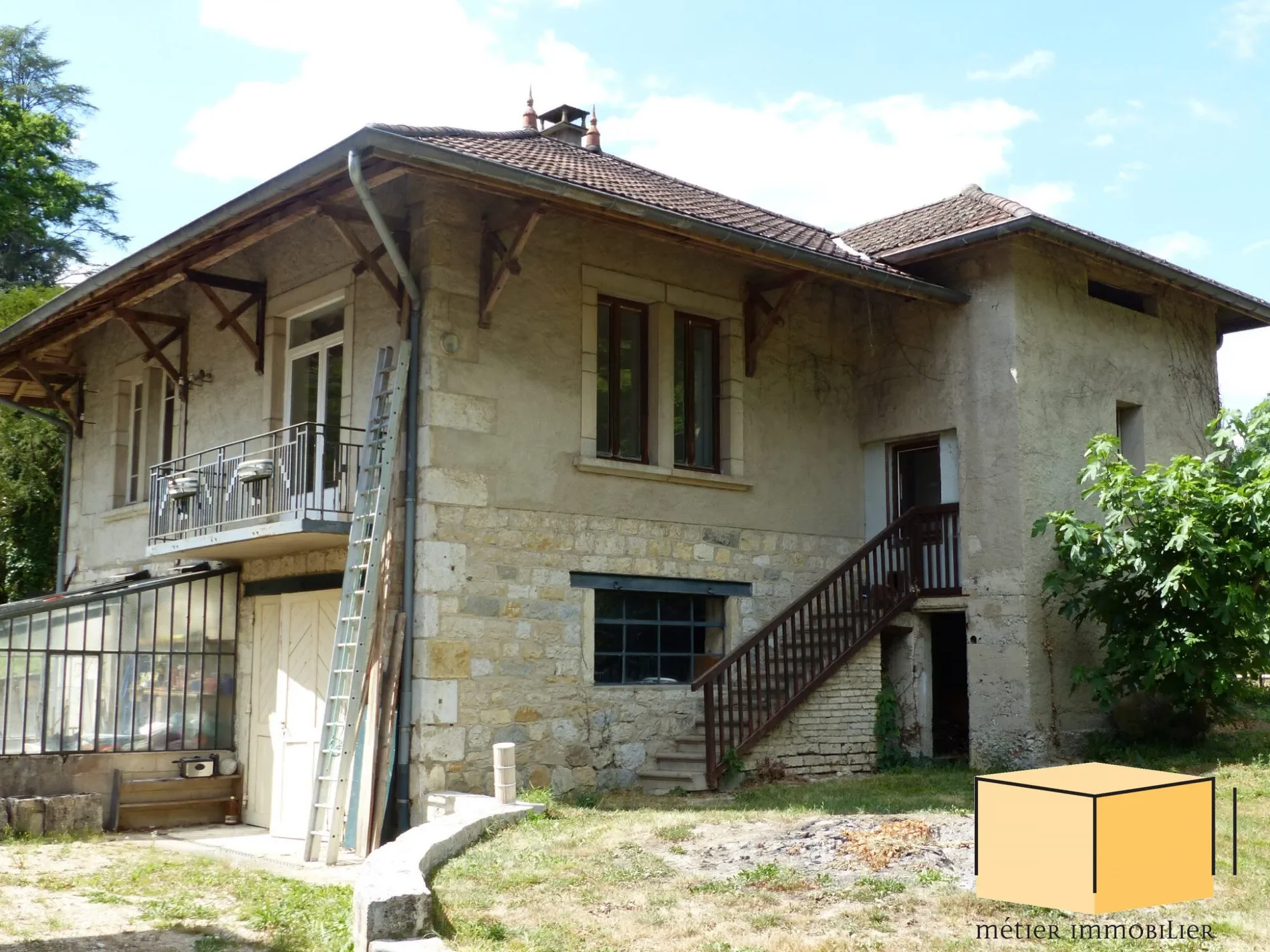 Exterior photo 9