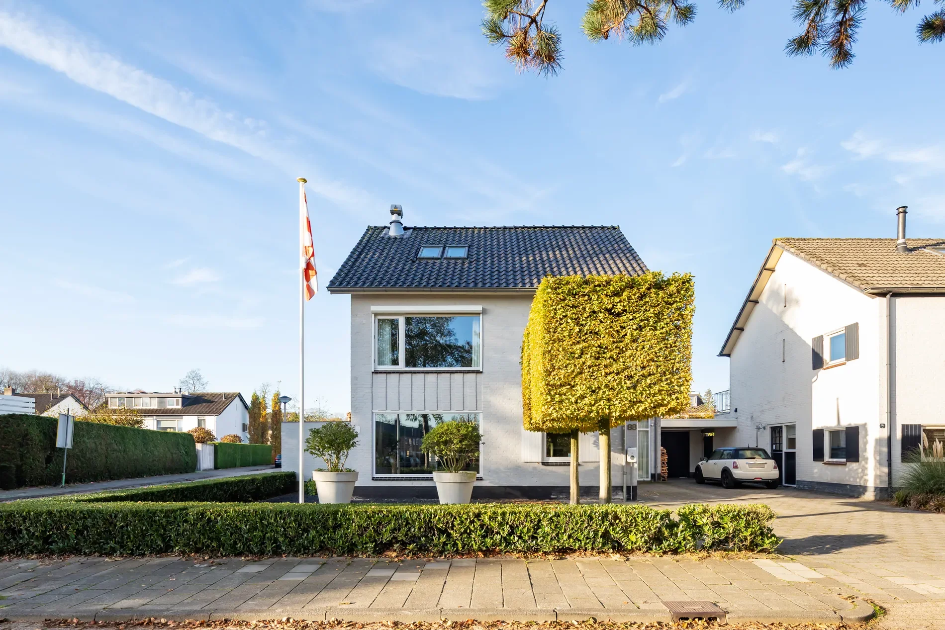 Exterior photo 8
