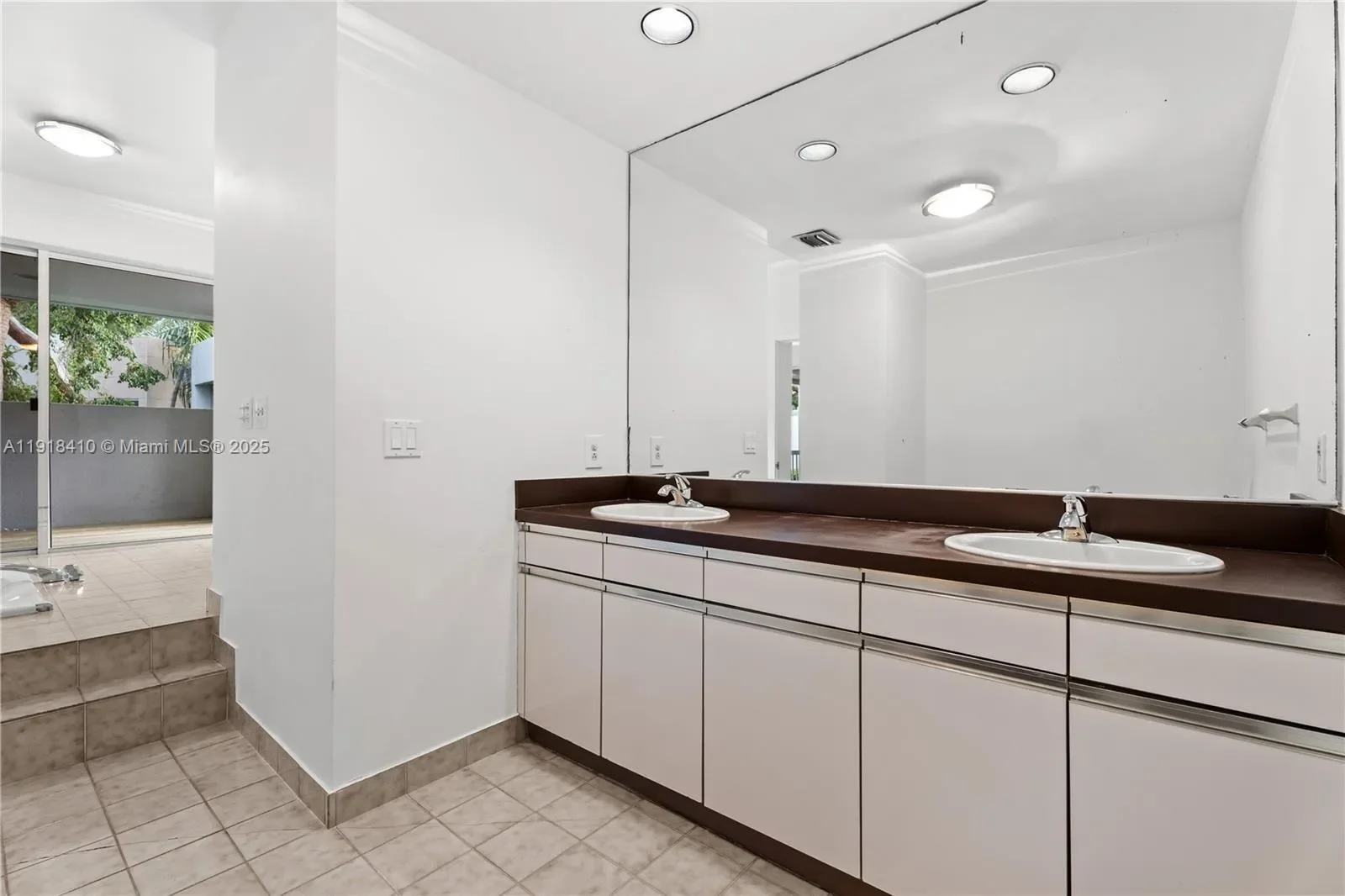 2475 S Bayshore Dr #2, Miami, Florida, United States. - Photo 25