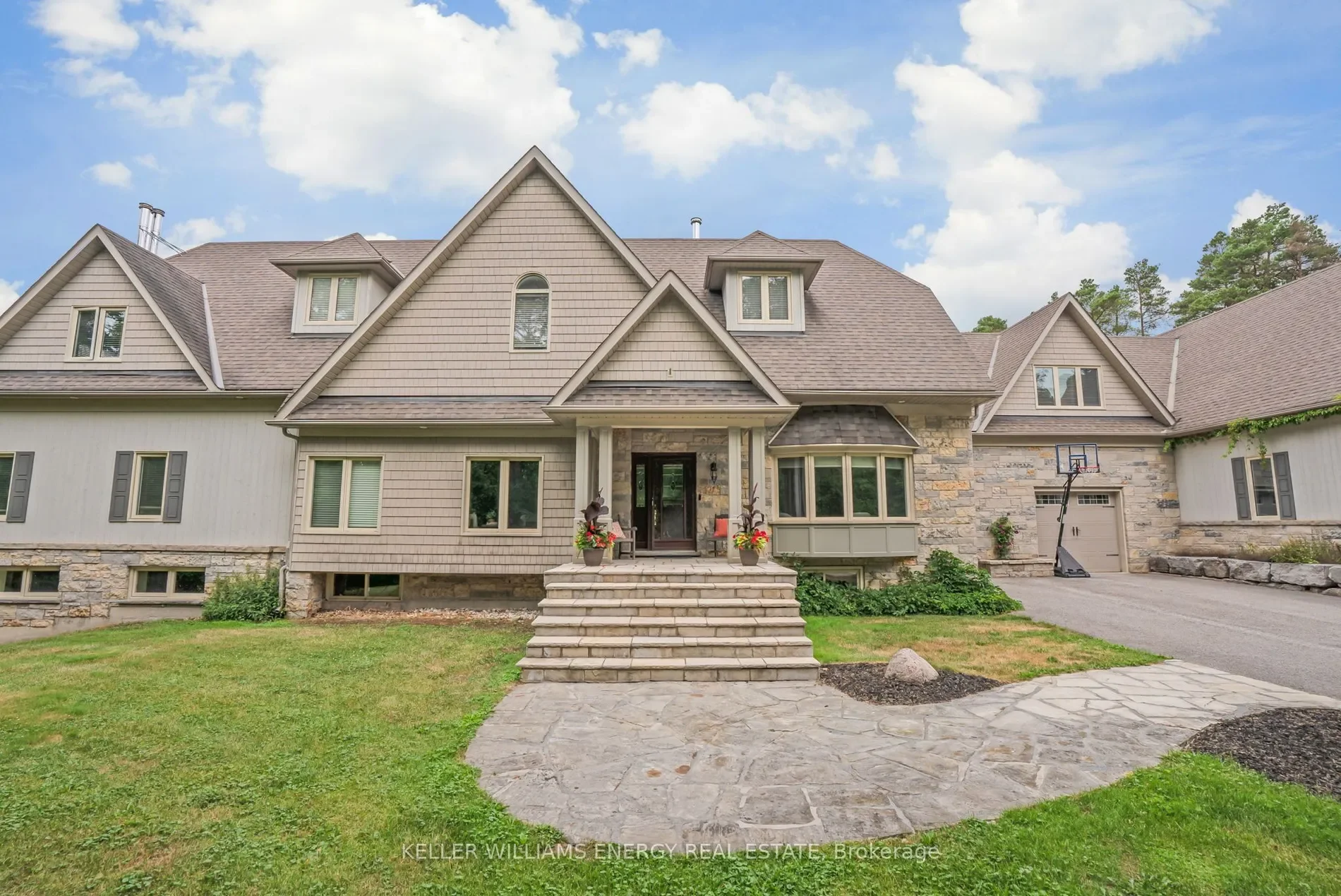 Exterior photo 2